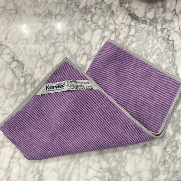 Enviro Cloth by Norwex w/BacLock Technology. BNWT Eggplant/Gray Trim - Picture 2 of 4